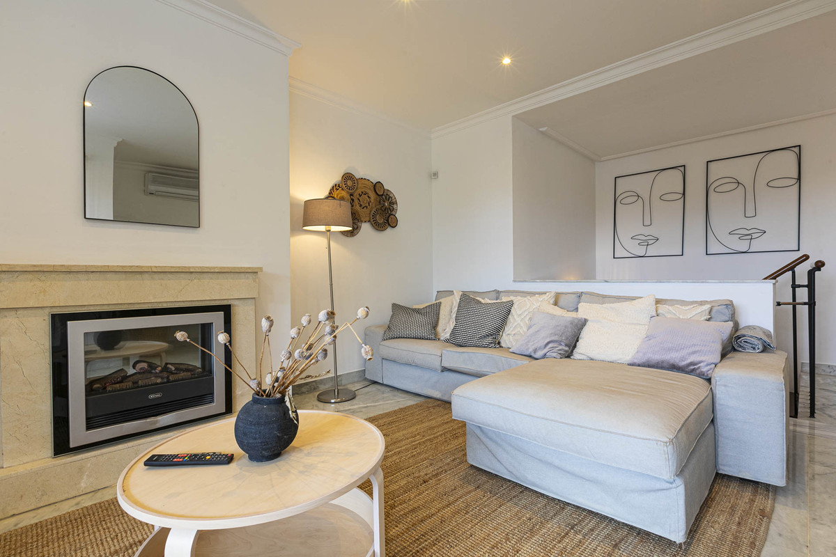 2 Bed Apartment for sale in Nueva Andalucía Costa Del Sol, Málaga, Spain