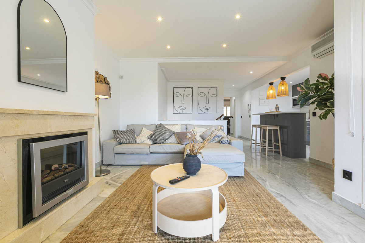 2 Bed Apartment for sale in Nueva Andalucía Costa Del Sol, Málaga, Spain