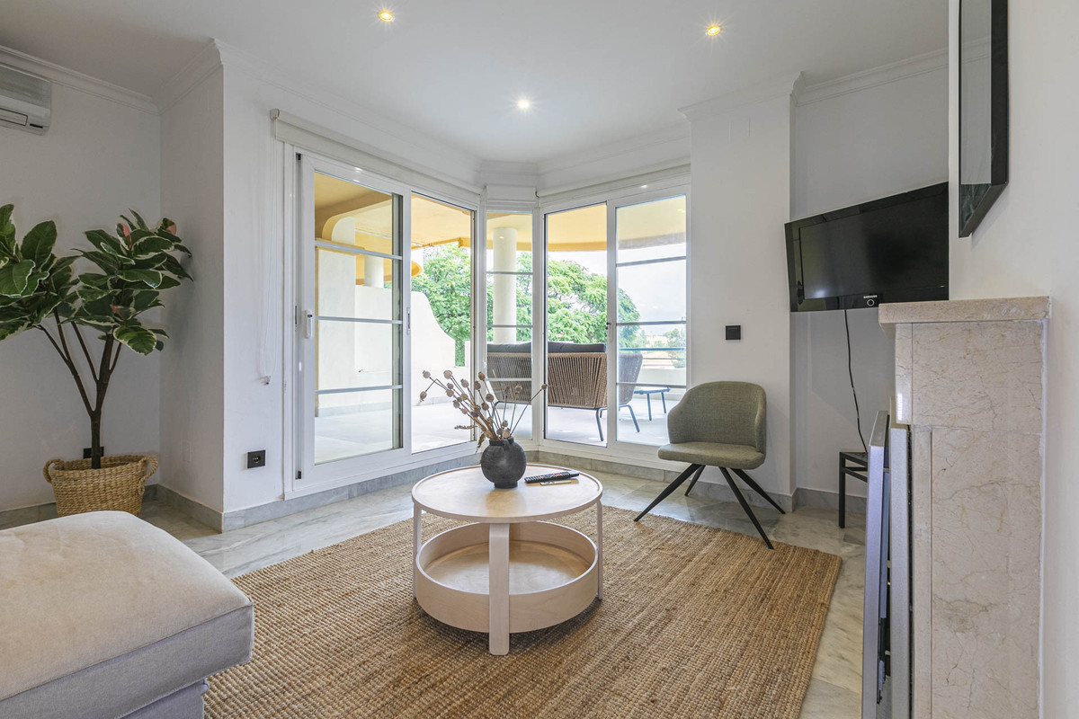 2 Bed Apartment for sale in Nueva Andalucía Costa Del Sol, Málaga, Spain