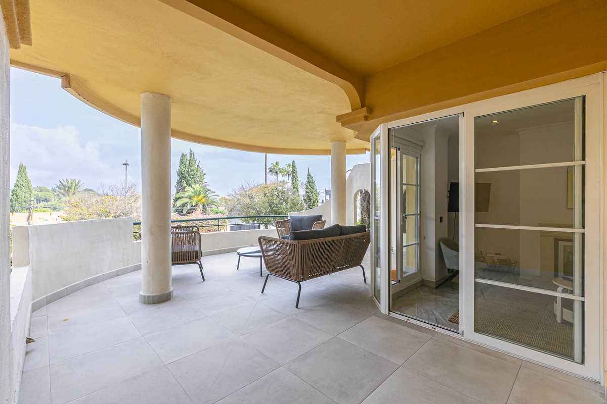 2 Bed Apartment for sale in Nueva Andalucía Costa Del Sol, Málaga, Spain