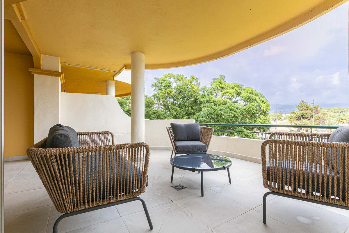 2 Bed Apartment for sale in Nueva Andalucía Costa Del Sol, Málaga, Spain