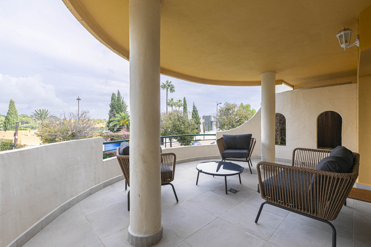 2 Bed Apartment for sale in Nueva Andalucía Costa Del Sol, Málaga, Spain