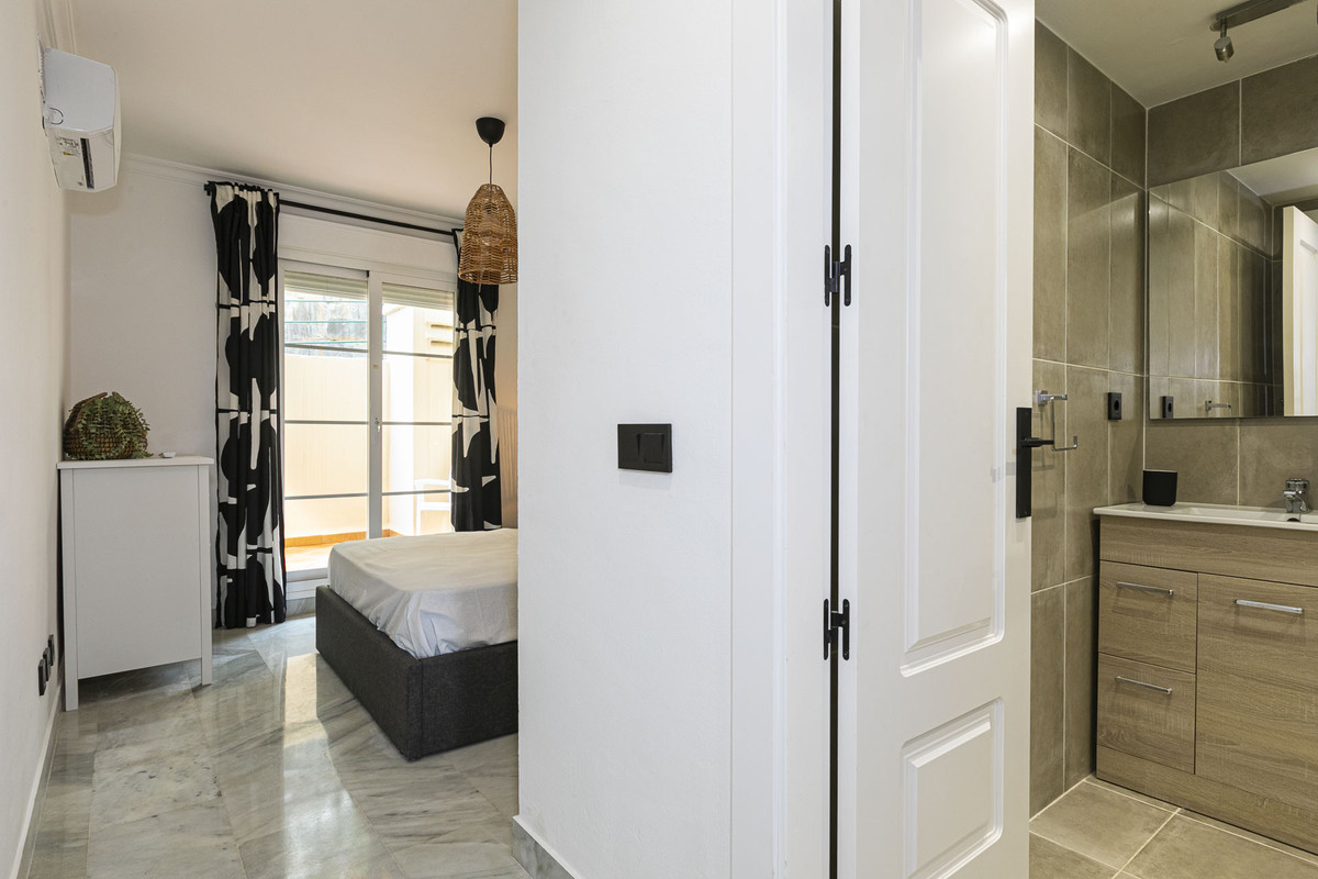 2 Bed Apartment for sale in Nueva Andalucía Costa Del Sol, Málaga, Spain