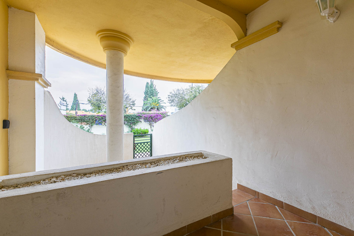 2 Bed Apartment for sale in Nueva Andalucía Costa Del Sol, Málaga, Spain