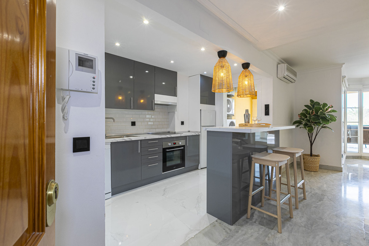 2 Bed Apartment for sale in Nueva Andalucía Costa Del Sol, Málaga, Spain