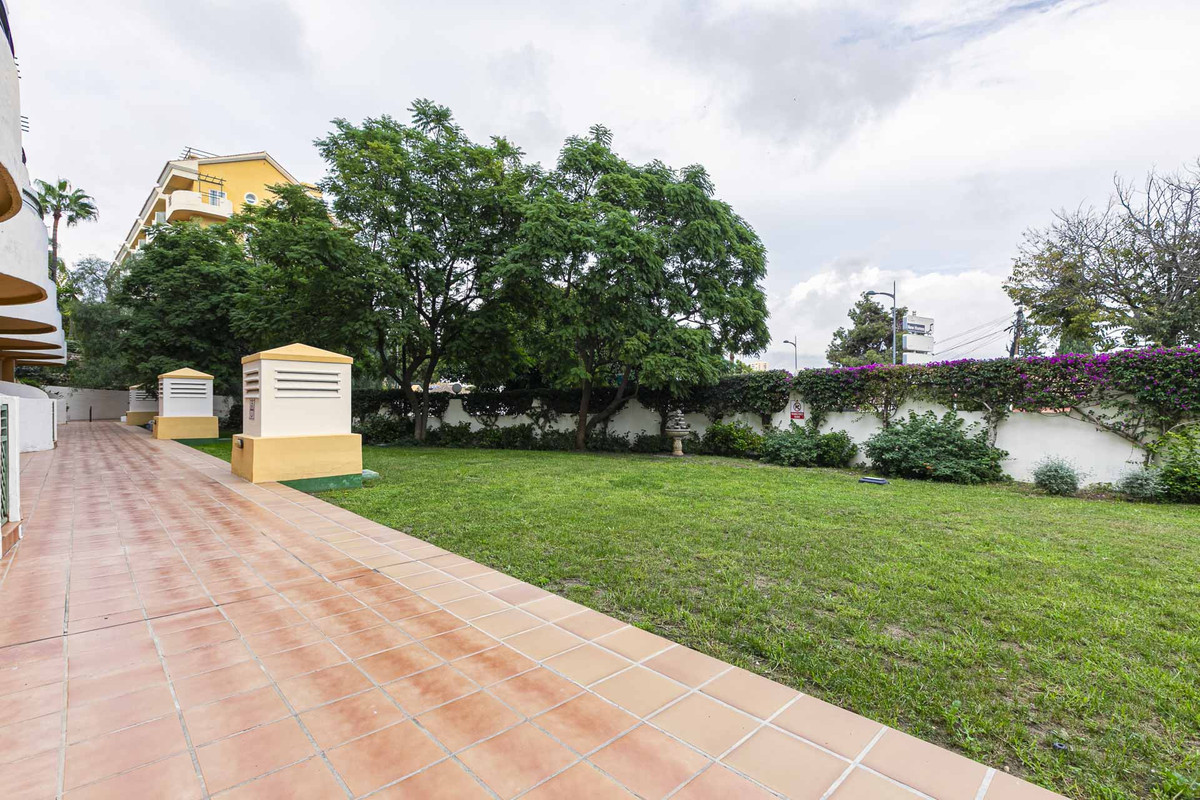 2 Bed Apartment for sale in Nueva Andalucía Costa Del Sol, Málaga, Spain