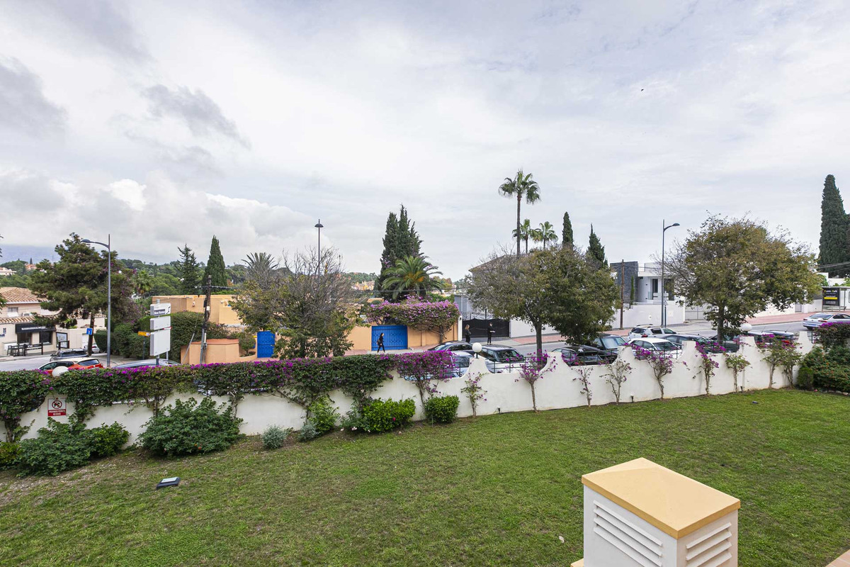 2 Bed Apartment for sale in Nueva Andalucía Costa Del Sol, Málaga, Spain