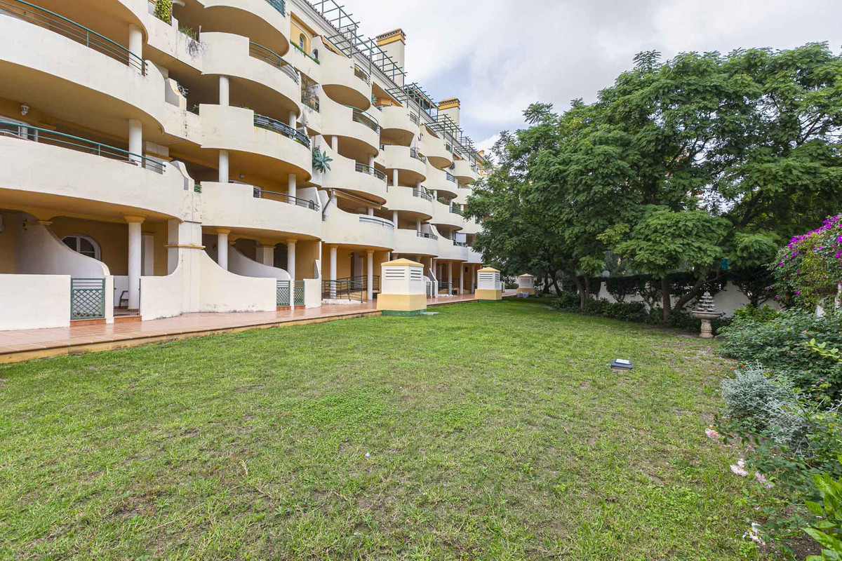 2 Bed Apartment for sale in Nueva Andalucía Costa Del Sol, Málaga, Spain