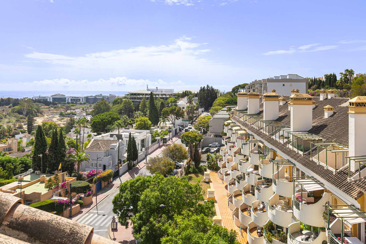 2 Bed Apartment for sale in Nueva Andalucía Costa Del Sol, Málaga, Spain