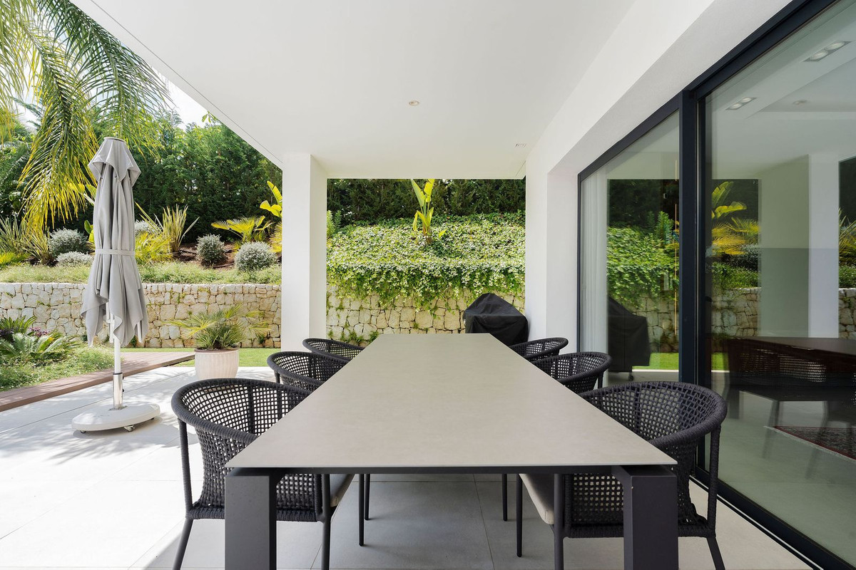 Se vende Villa - Chalet de 5 dormitorios en Costa Del Sol, Málaga, España