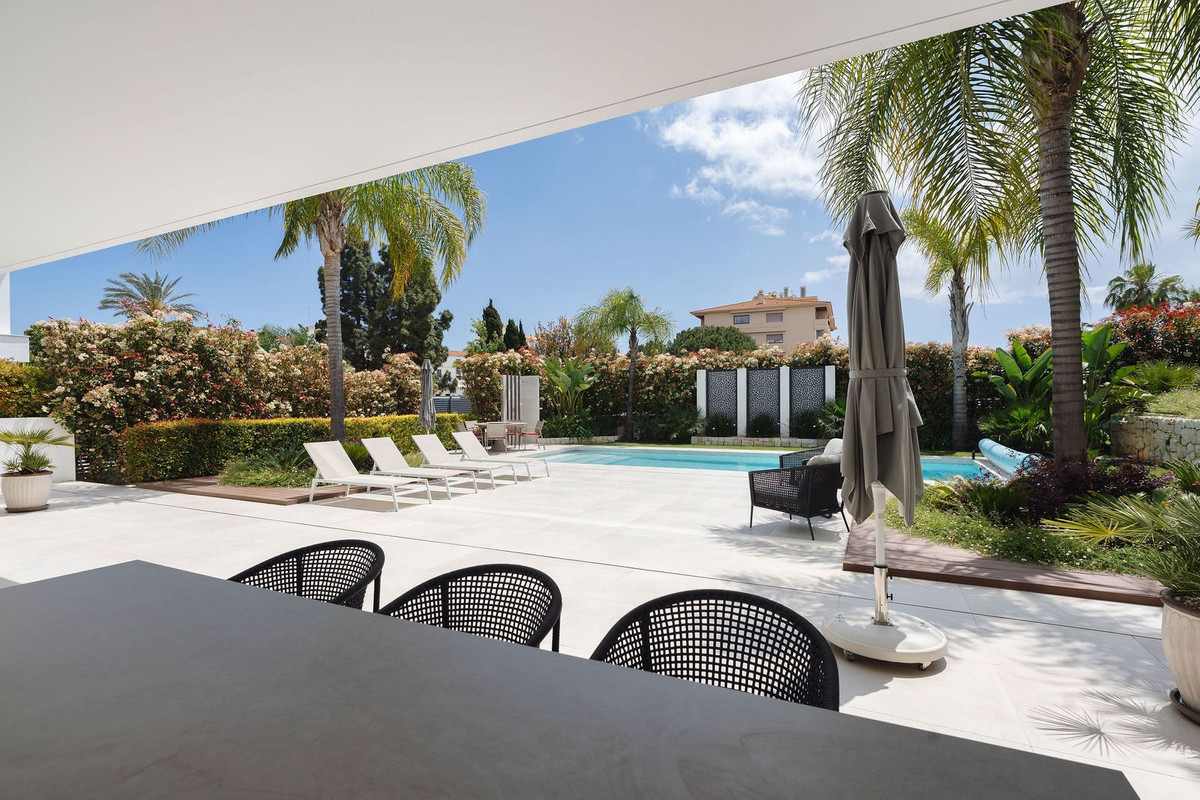 Se vende Villa - Chalet de 5 dormitorios en Costa Del Sol, Málaga, España