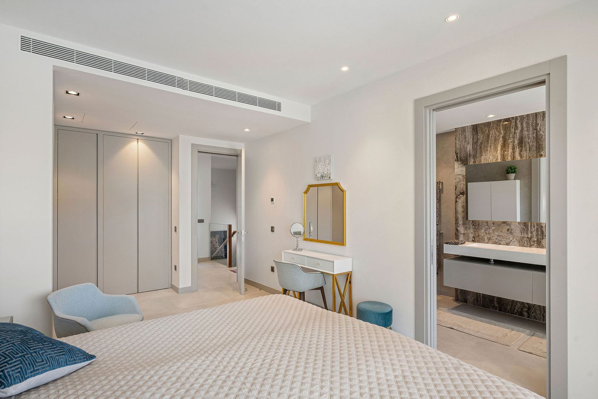 Se vende Villa - Chalet de 5 dormitorios en Costa Del Sol, Málaga, España