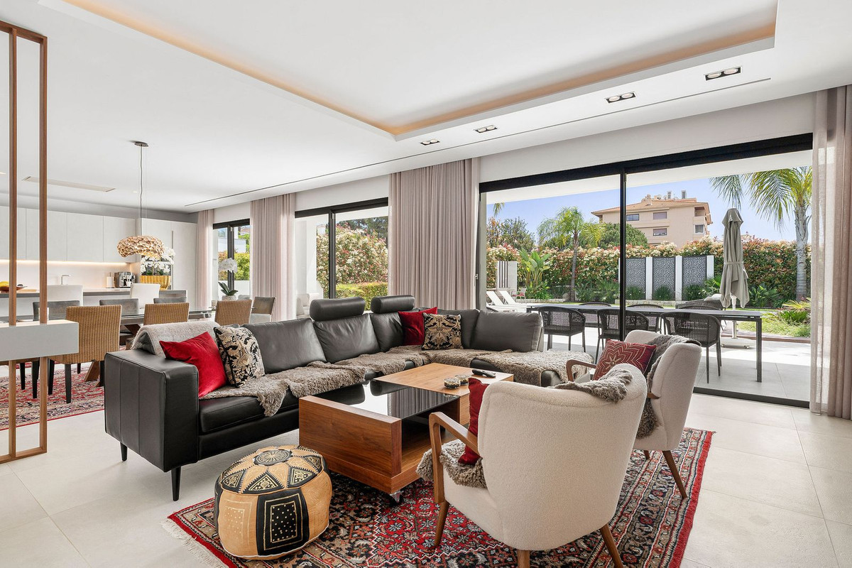Se vende Villa - Chalet de 5 dormitorios en Costa Del Sol, Málaga, España