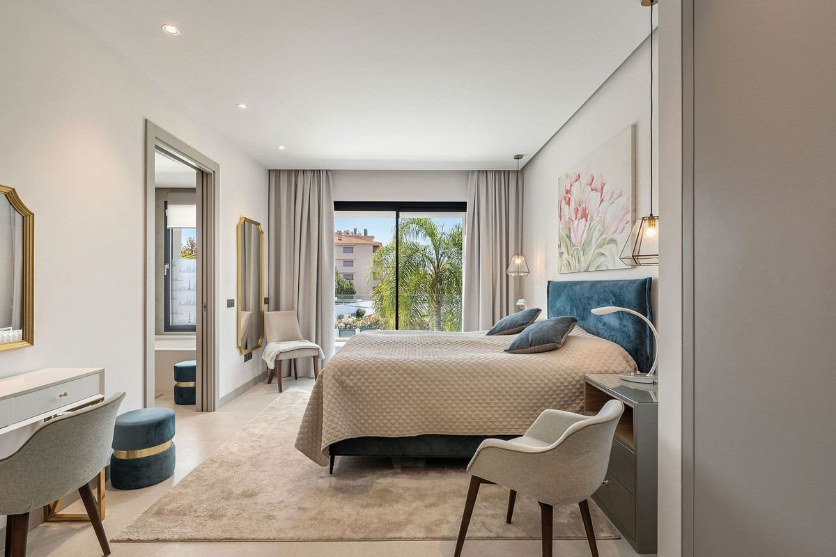 Se vende Villa - Chalet de 5 dormitorios en Costa Del Sol, Málaga, España