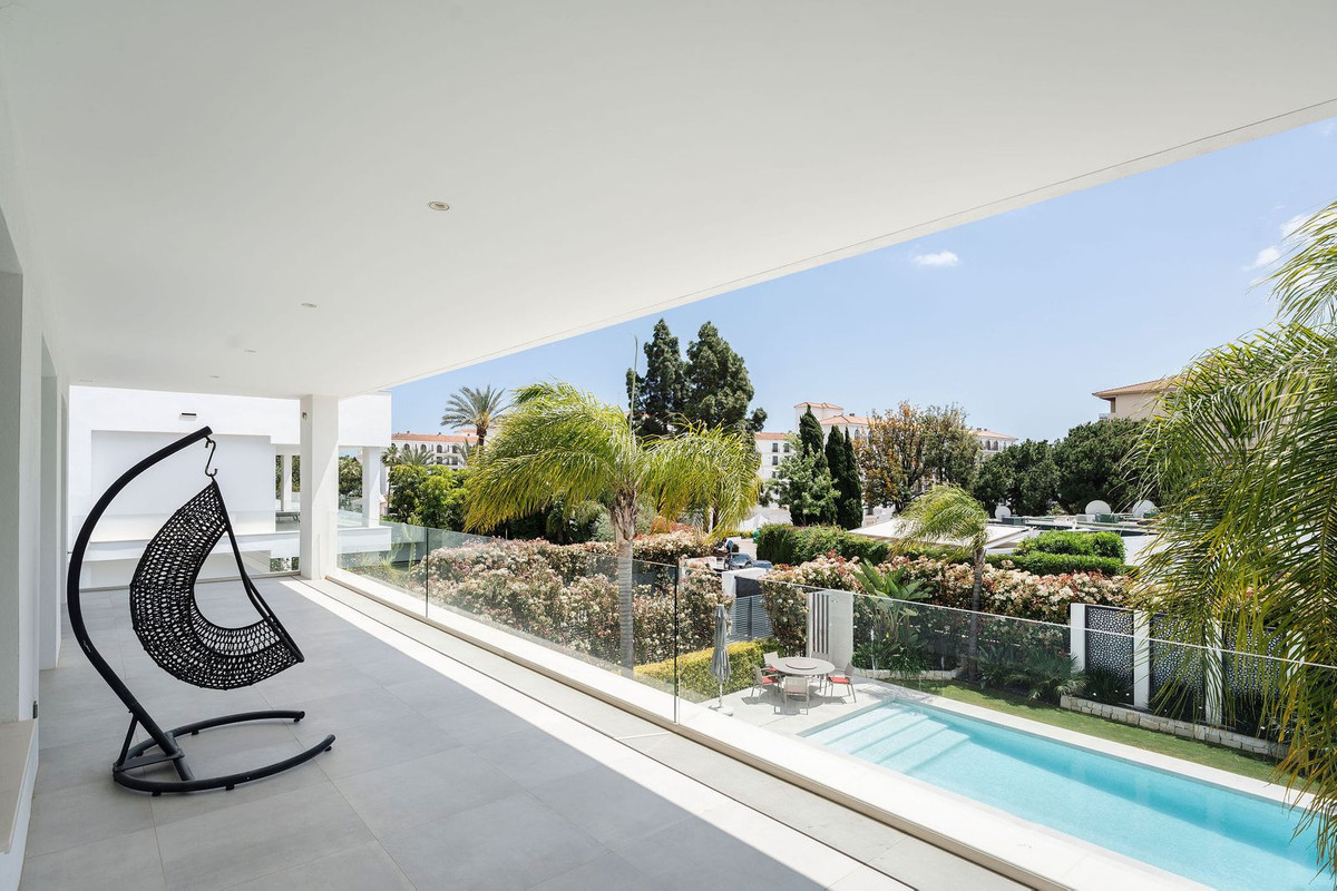 Se vende Villa - Chalet de 5 dormitorios en Costa Del Sol, Málaga, España