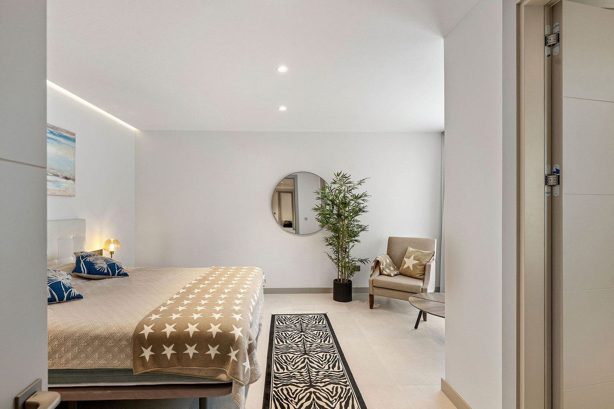 Se vende Villa - Chalet de 5 dormitorios en Costa Del Sol, Málaga, España