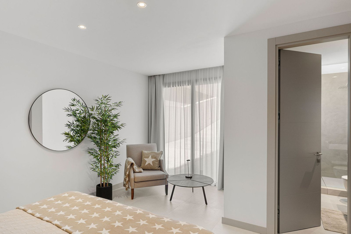 Se vende Villa - Chalet de 5 dormitorios en Costa Del Sol, Málaga, España