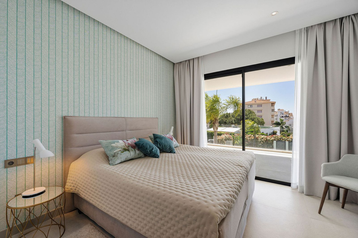 Se vende Villa - Chalet de 5 dormitorios en Costa Del Sol, Málaga, España