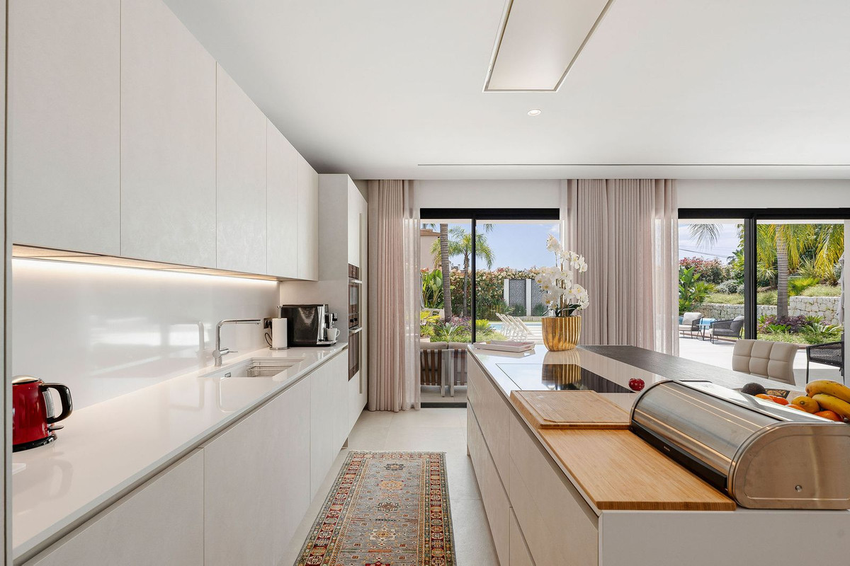 Se vende Villa - Chalet de 5 dormitorios en Costa Del Sol, Málaga, España
