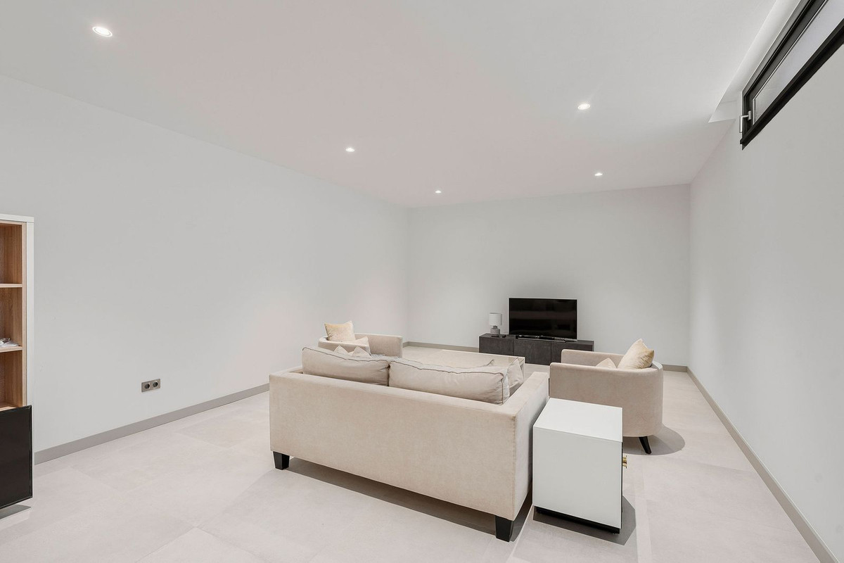 Se vende Villa - Chalet de 5 dormitorios en Costa Del Sol, Málaga, España