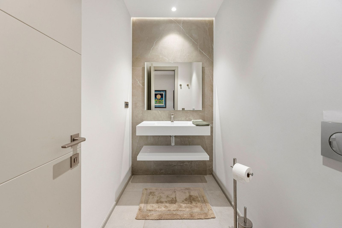 Se vende Villa - Chalet de 5 dormitorios en Costa Del Sol, Málaga, España
