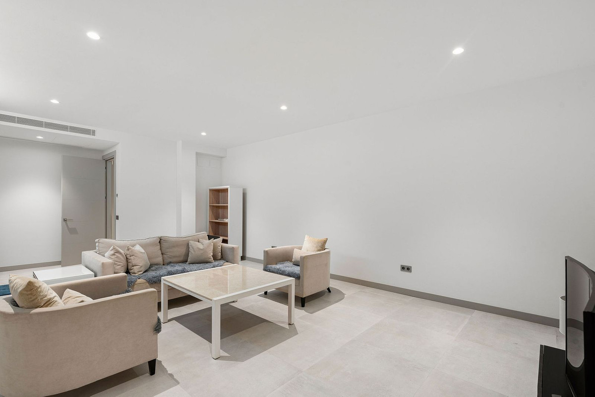 Se vende Villa - Chalet de 5 dormitorios en Costa Del Sol, Málaga, España