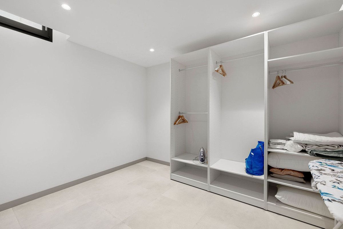 Se vende Villa - Chalet de 5 dormitorios en Costa Del Sol, Málaga, España