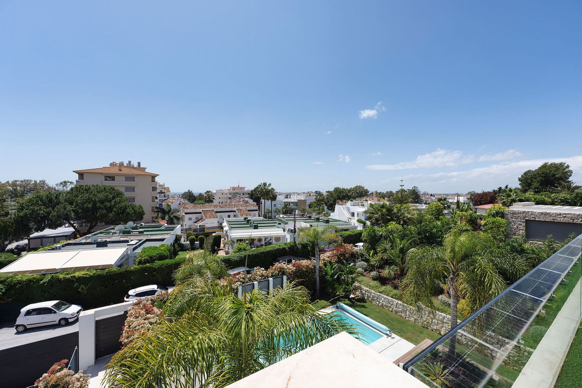 Se vende Villa - Chalet de 5 dormitorios en Costa Del Sol, Málaga, España