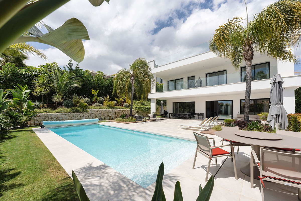 Se vende Villa - Chalet de 5 dormitorios en Costa Del Sol, Málaga, España