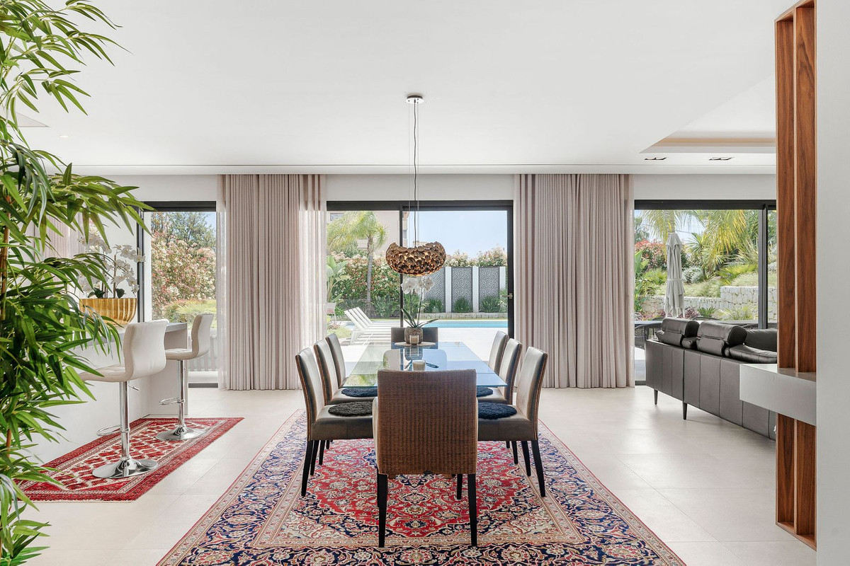 Se vende Villa - Chalet de 5 dormitorios en Costa Del Sol, Málaga, España