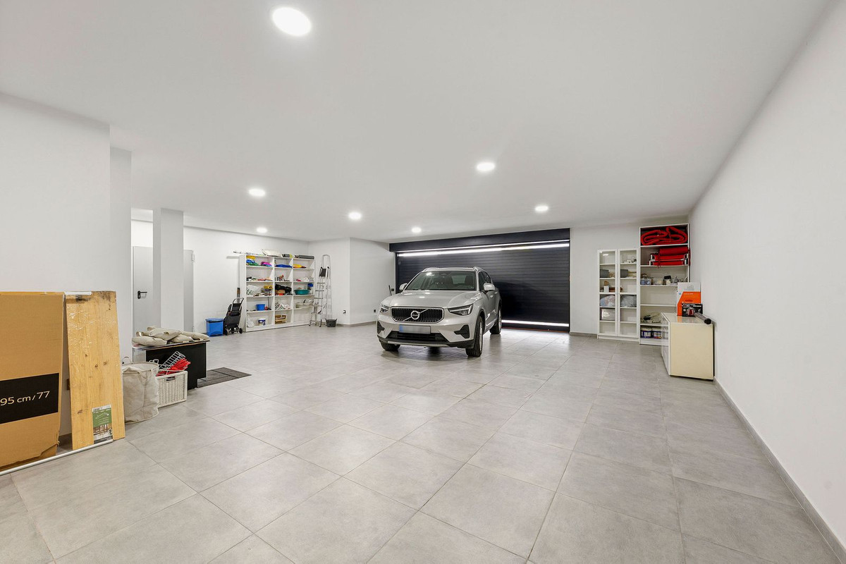 Se vende Villa - Chalet de 5 dormitorios en Costa Del Sol, Málaga, España