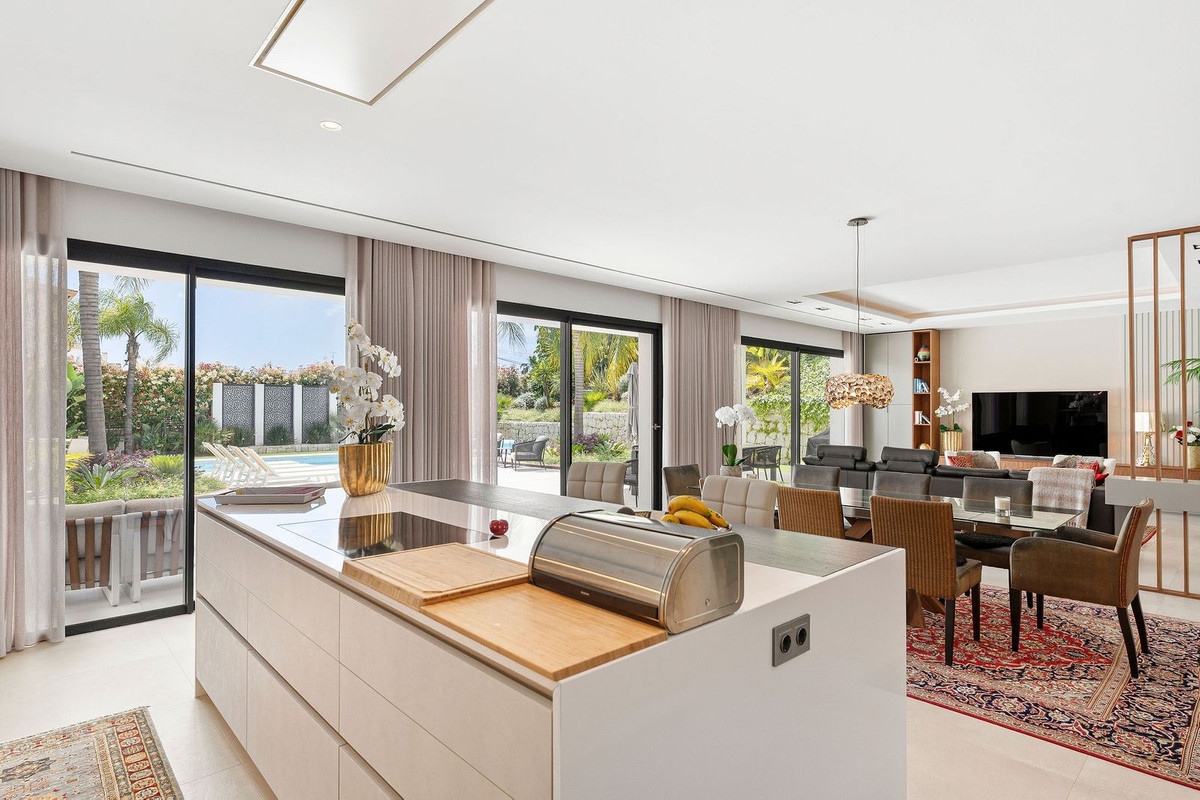 Se vende Villa - Chalet de 5 dormitorios en Costa Del Sol, Málaga, España