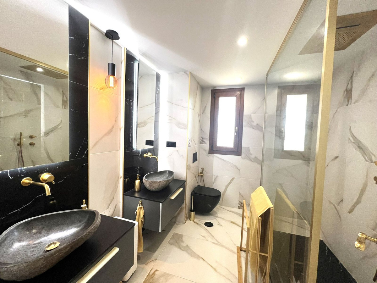 3 Bed Apartment for sale in El Paraiso Costa Del Sol, Málaga, Spain