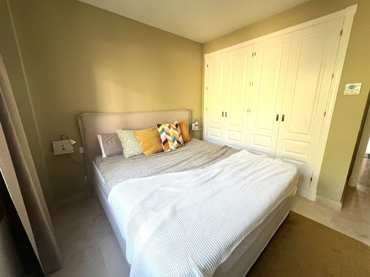 3 Bed Apartment for sale in El Paraiso Costa Del Sol, Málaga, Spain
