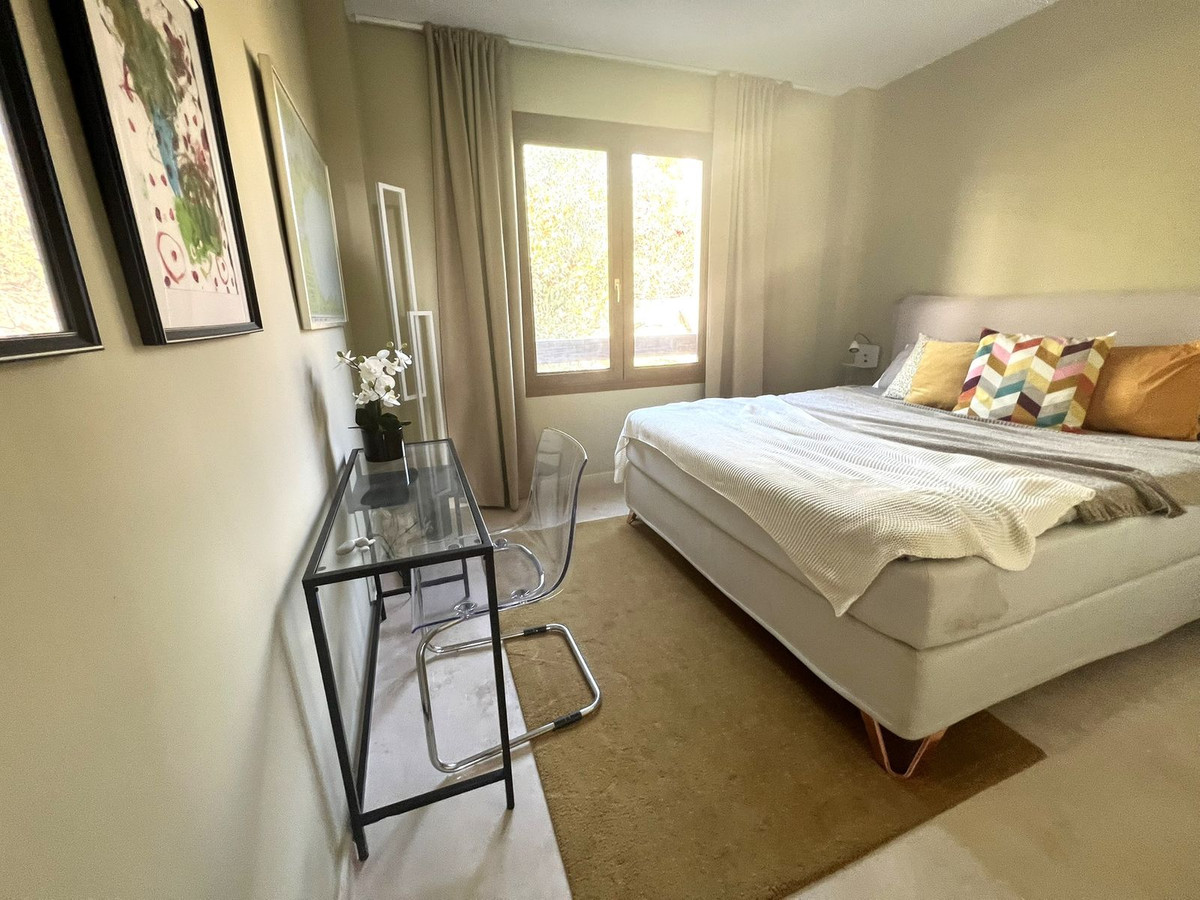3 Bed Apartment for sale in El Paraiso Costa Del Sol, Málaga, Spain