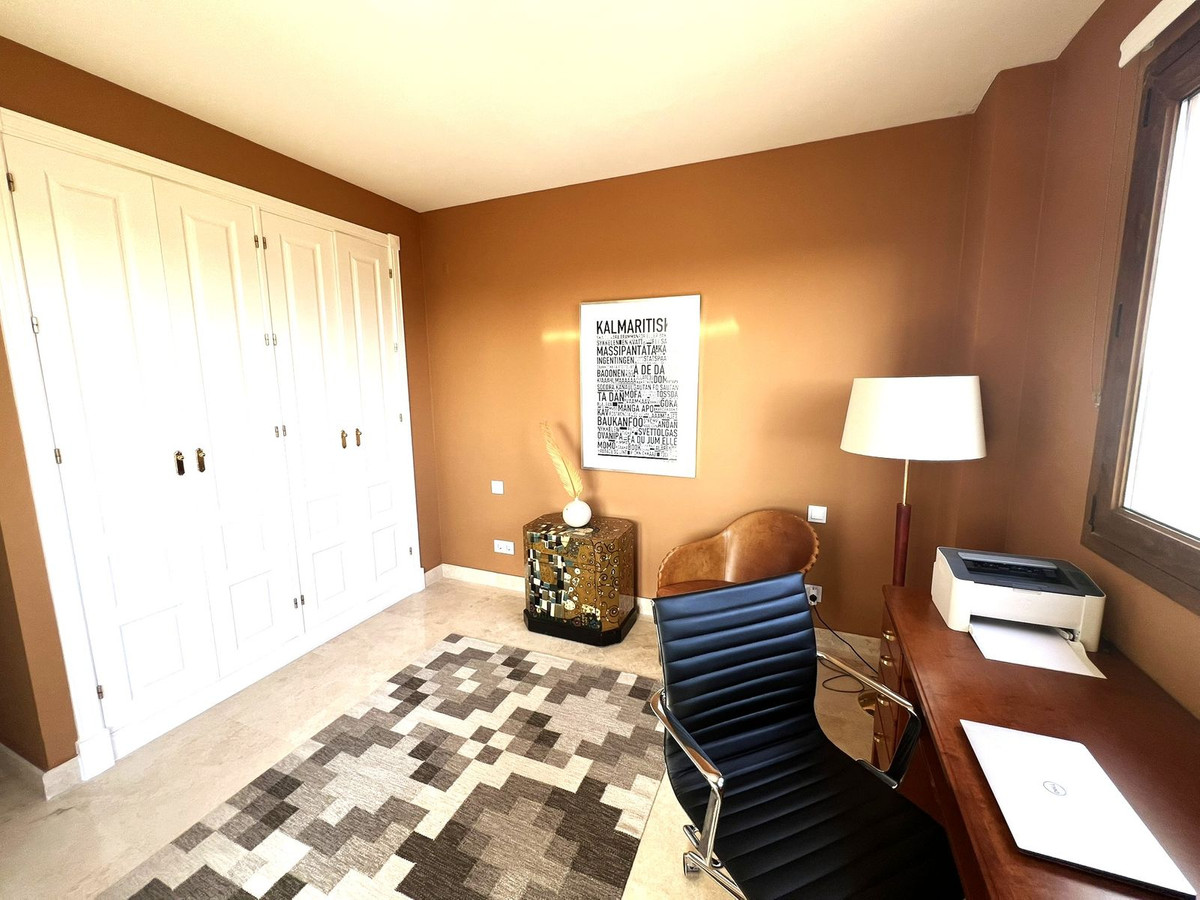 3 Bed Apartment for sale in El Paraiso Costa Del Sol, Málaga, Spain