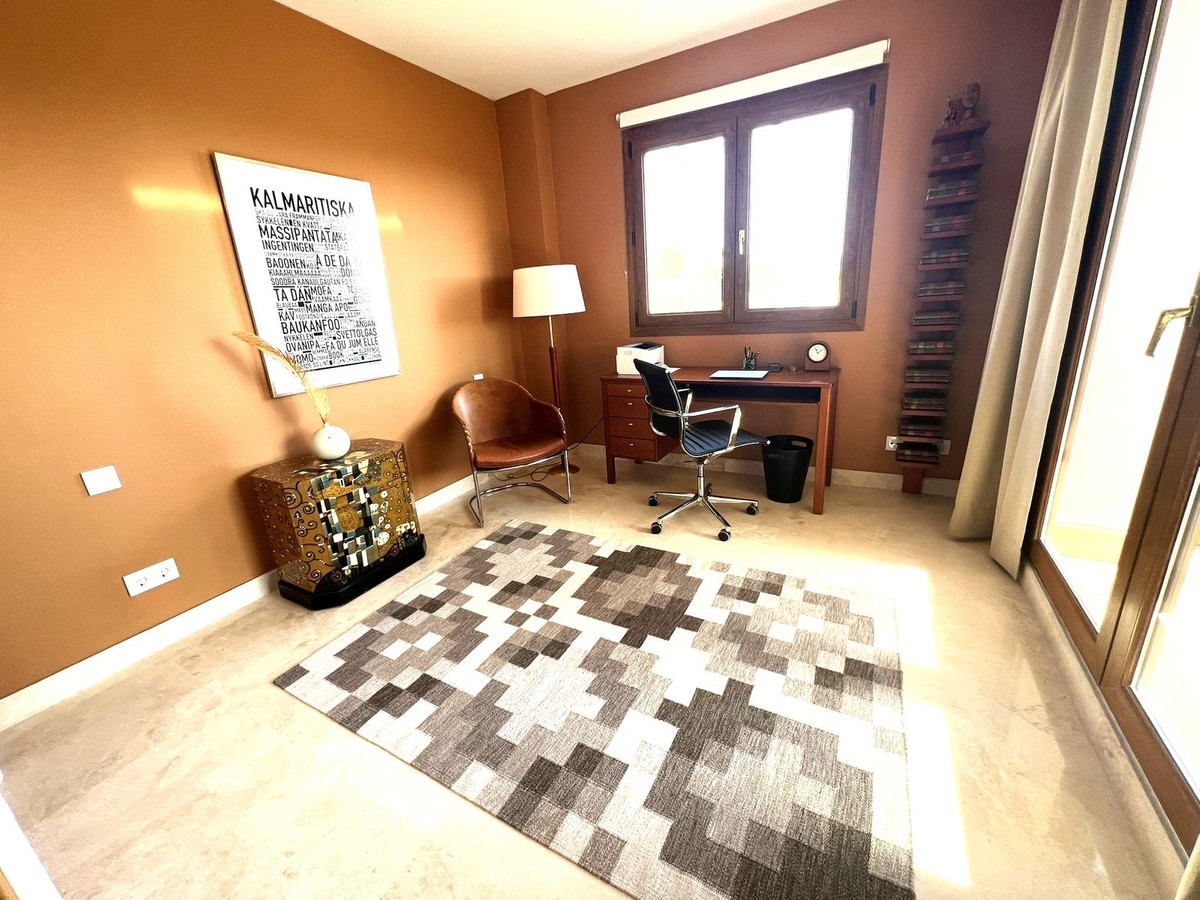 3 Bed Apartment for sale in El Paraiso Costa Del Sol, Málaga, Spain