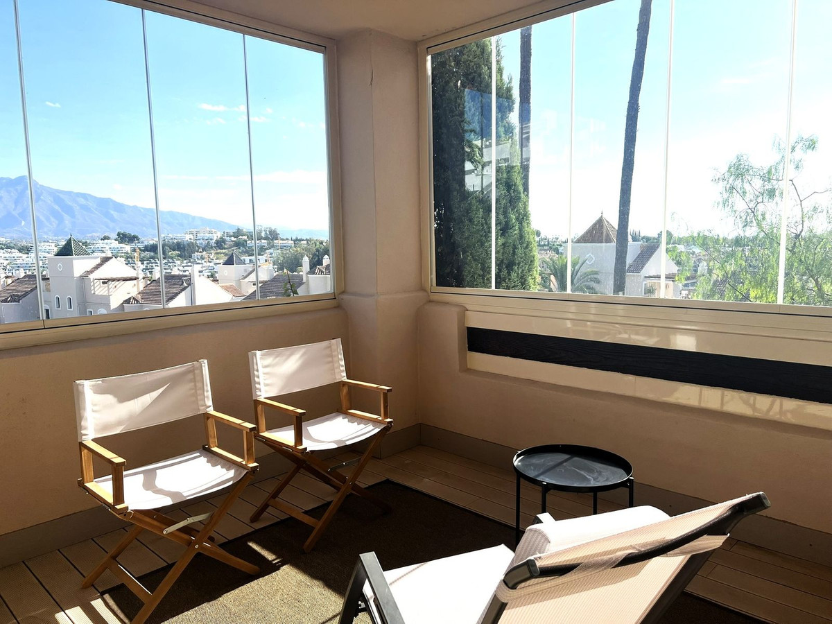 3 Bed Apartment for sale in El Paraiso Costa Del Sol, Málaga, Spain