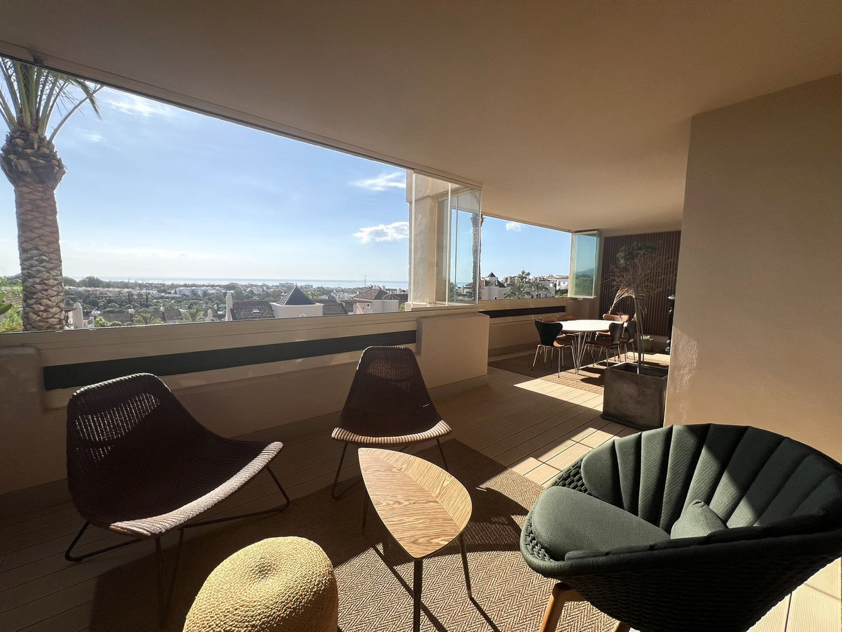 3 Bed Apartment for sale in El Paraiso Costa Del Sol, Málaga, Spain