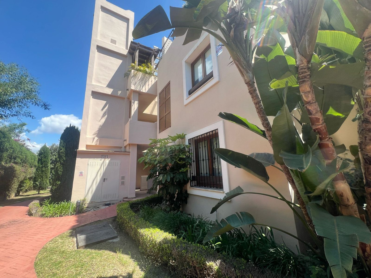 3 Bed Apartment for sale in El Paraiso Costa Del Sol, Málaga, Spain