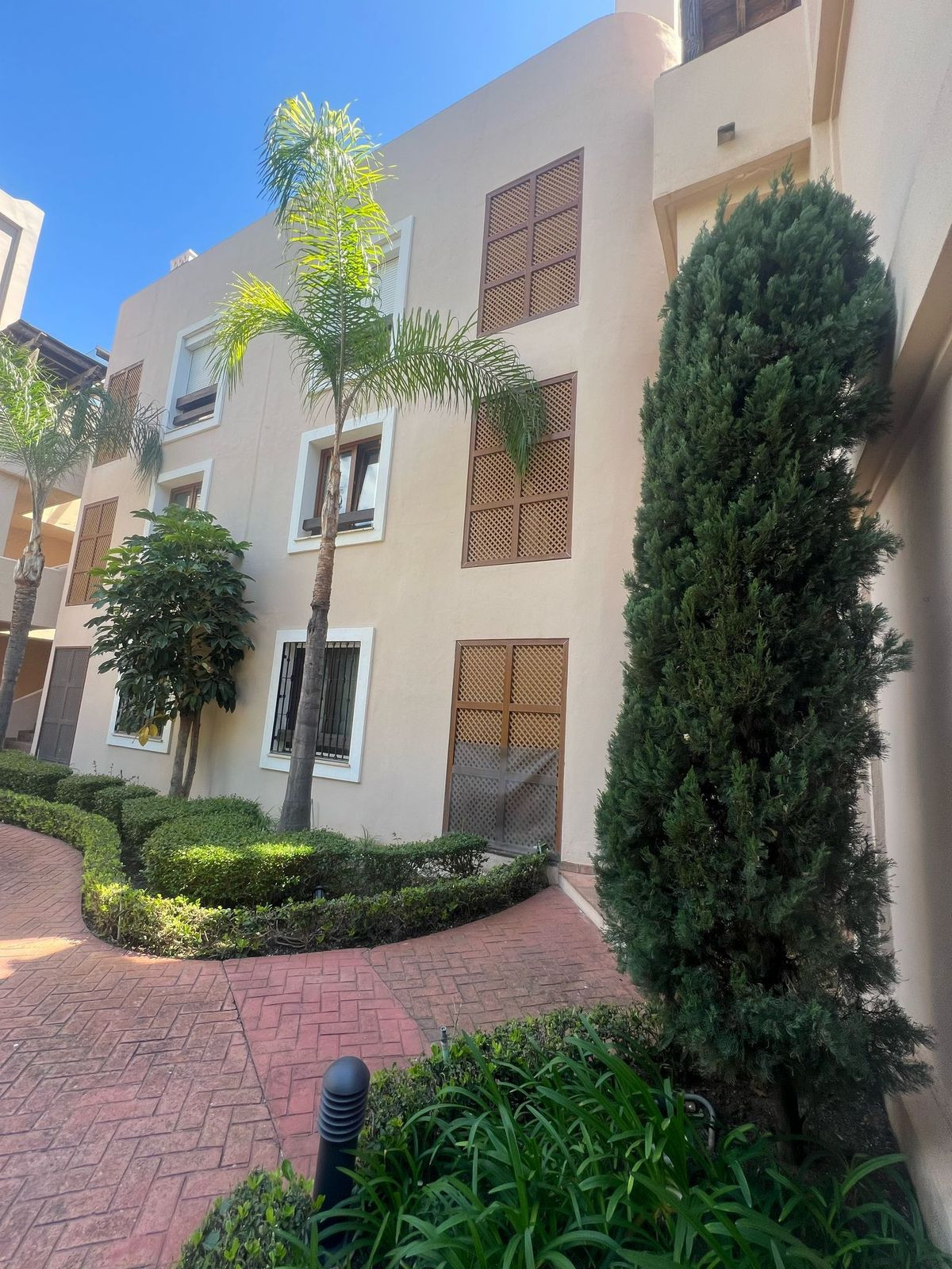 3 Bed Apartment for sale in El Paraiso Costa Del Sol, Málaga, Spain