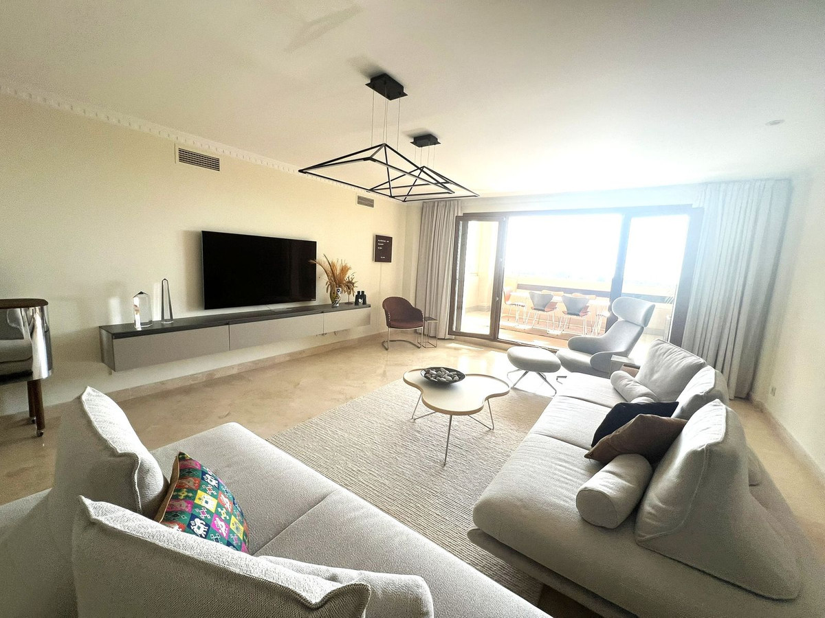 3 Bed Apartment for sale in El Paraiso Costa Del Sol, Málaga, Spain