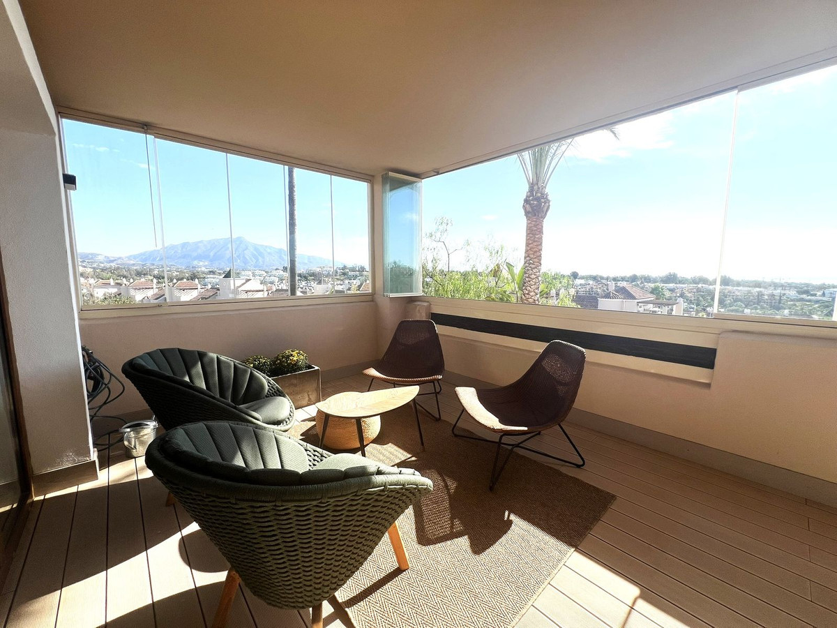 3 Bed Apartment for sale in El Paraiso Costa Del Sol, Málaga, Spain