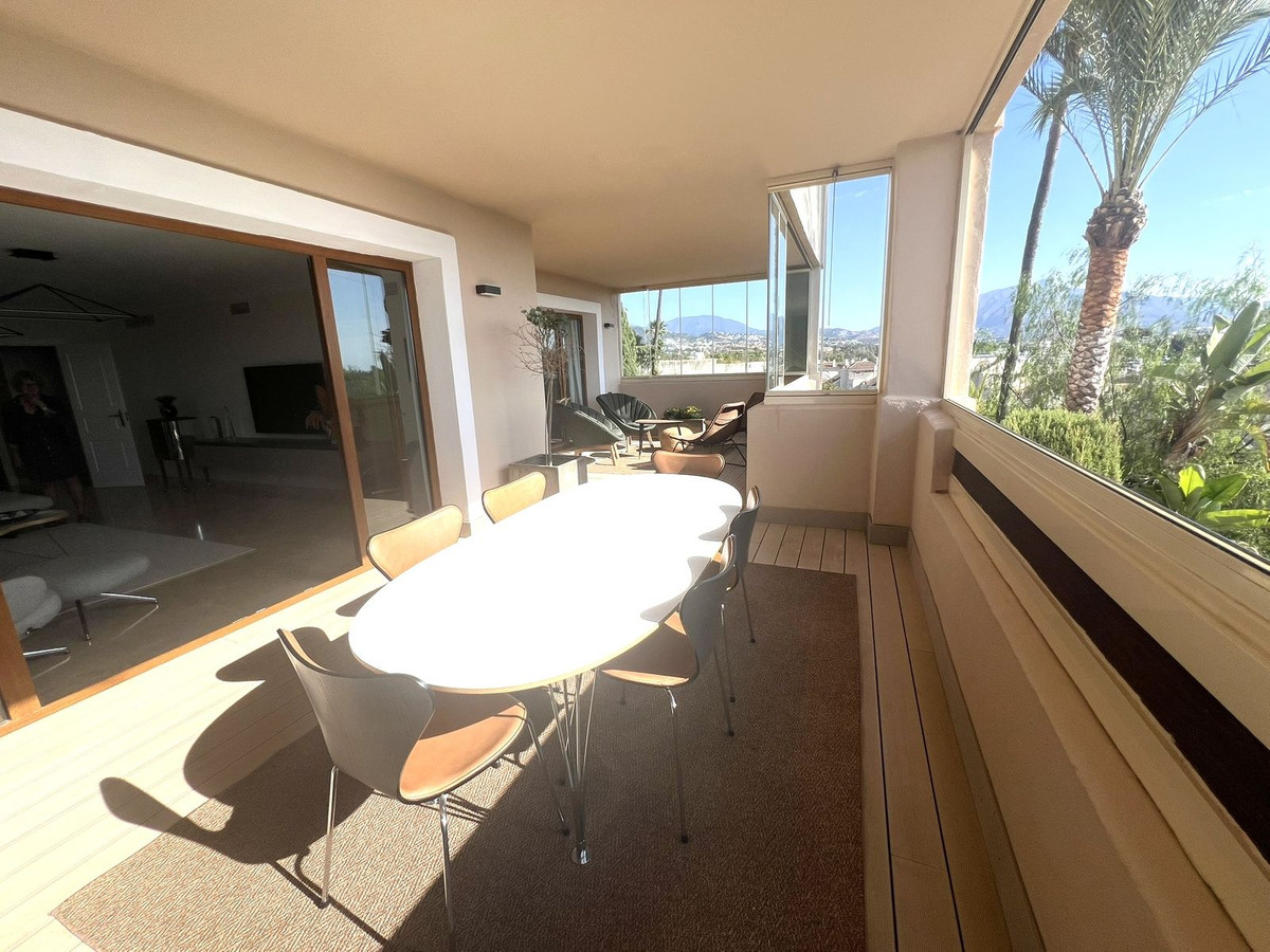 3 Bed Apartment for sale in El Paraiso Costa Del Sol, Málaga, Spain