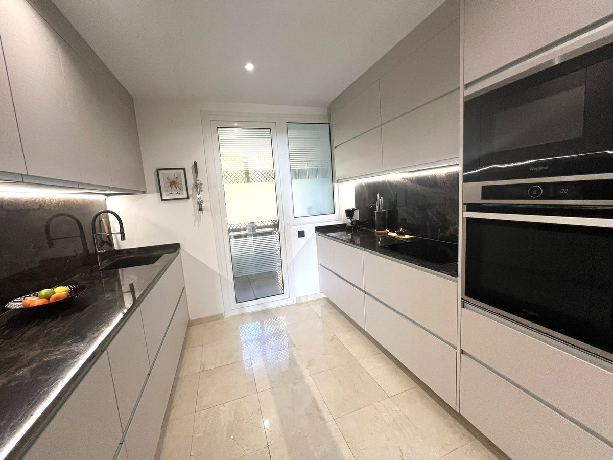3 Bed Apartment for sale in El Paraiso Costa Del Sol, Málaga, Spain