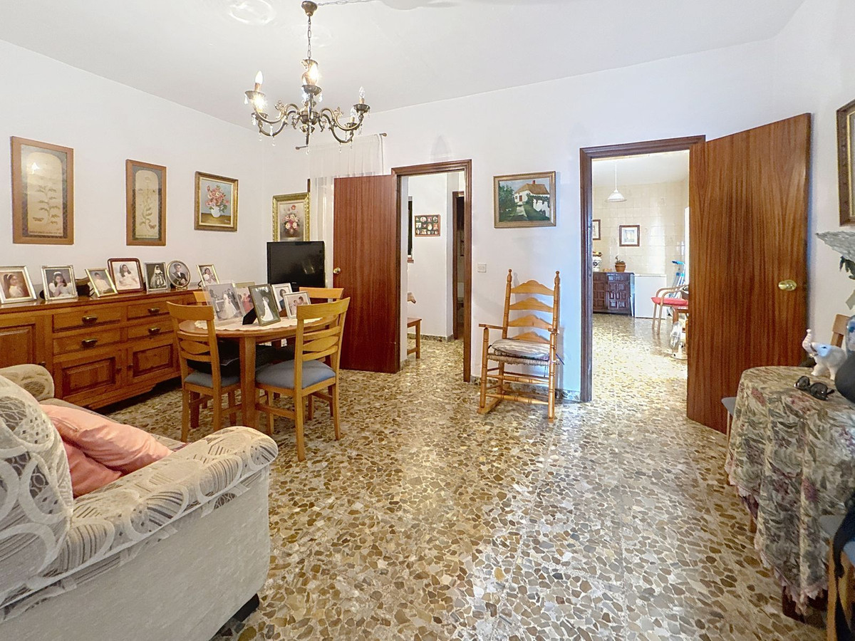 5 Bed Townhouse for sale in Estepona Costa Del Sol, Málaga, Spain