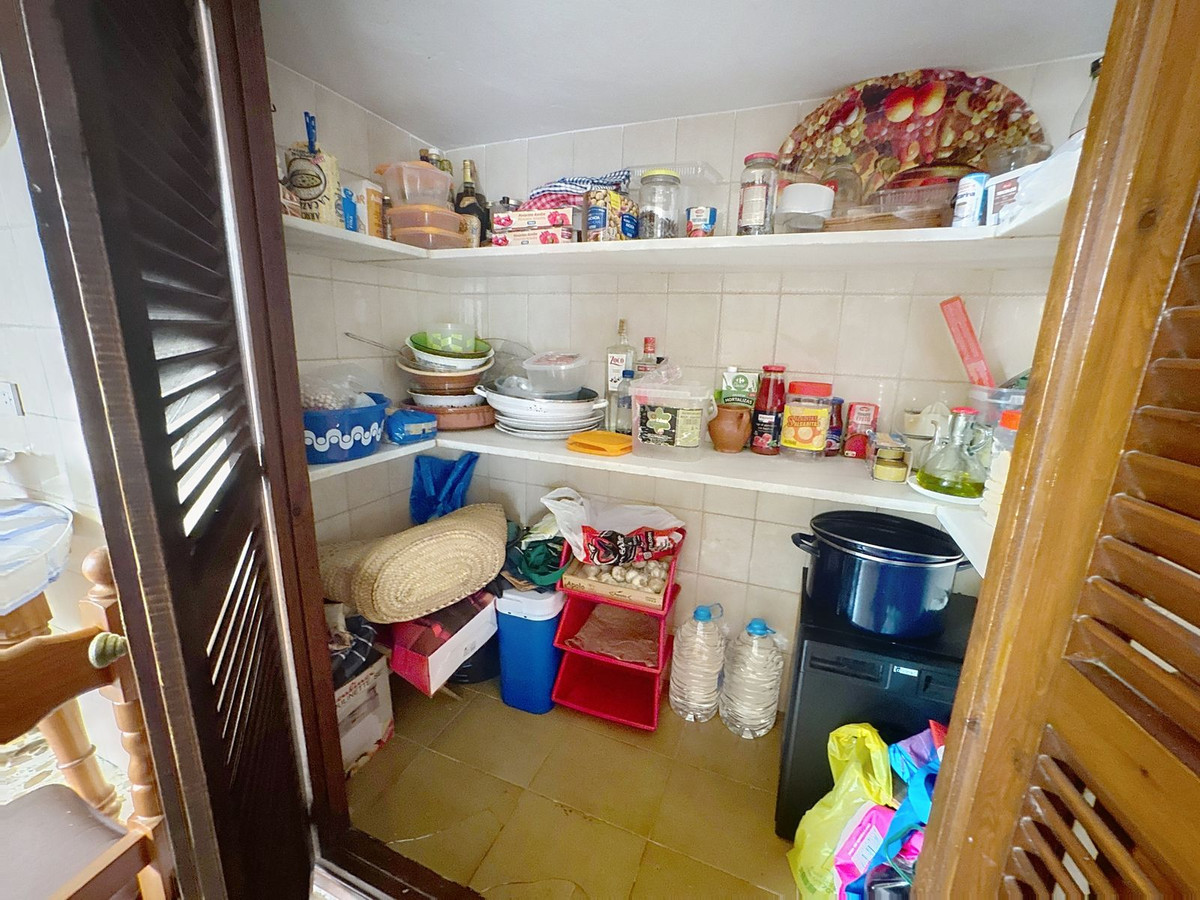 5 Bed Townhouse for sale in Estepona Costa Del Sol, Málaga, Spain