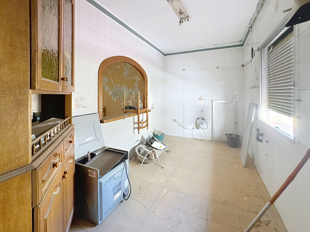 5 Bed Townhouse for sale in Estepona Costa Del Sol, Málaga, Spain