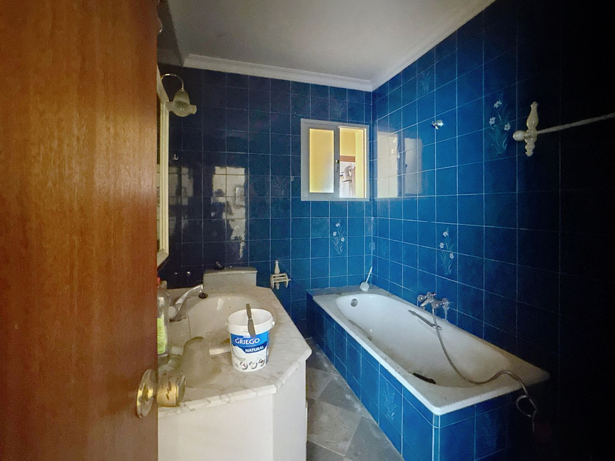 5 Bed Townhouse for sale in Estepona Costa Del Sol, Málaga, Spain