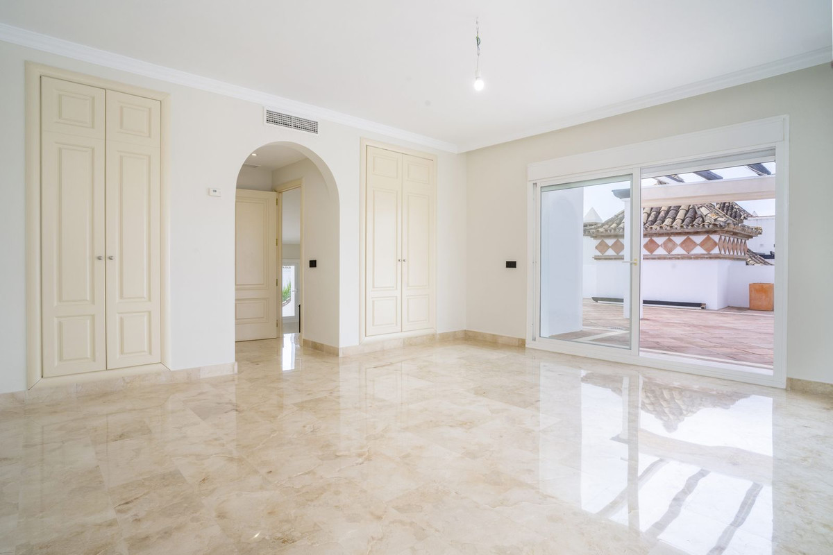 2 Bed Apartment for sale in Marbella Costa Del Sol, Málaga, Spain